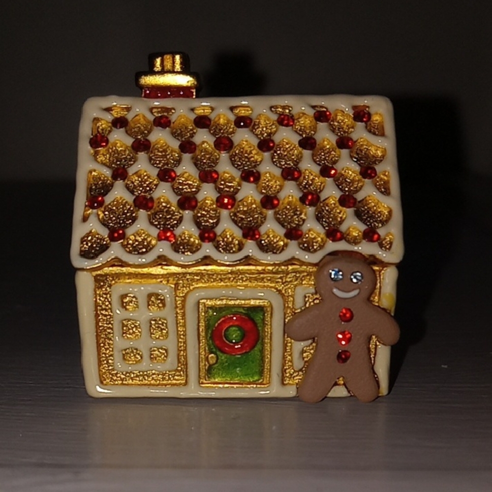 Estee Lauder Gingerbread House Hinged Compact